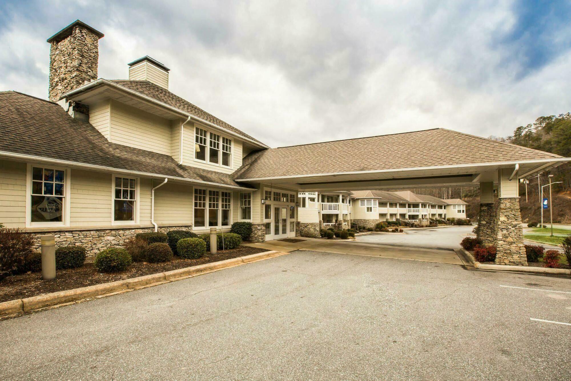 Rodeway Inn And Suites On The River Cherokee Exterior foto