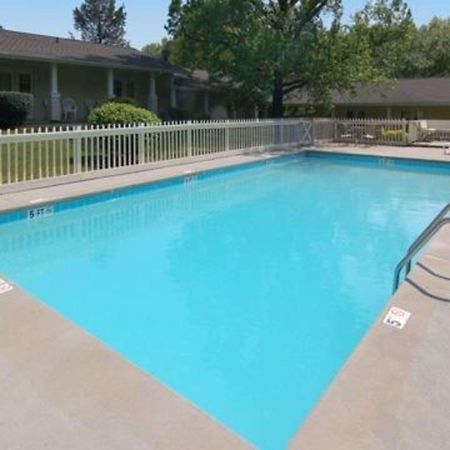 Rodeway Inn & Suites Cherokee On The River Facilidades foto