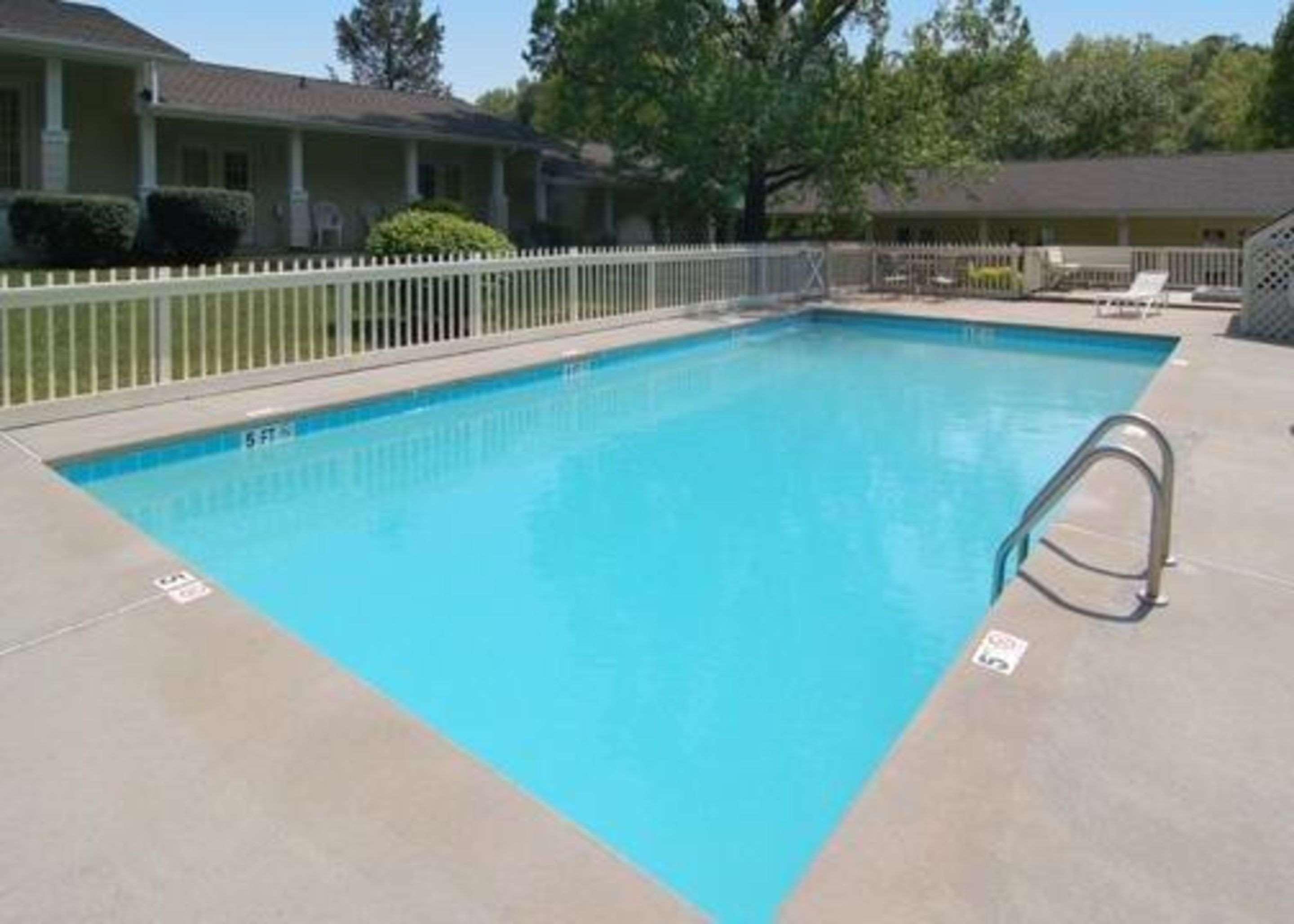 Rodeway Inn & Suites Cherokee On The River Facilidades foto